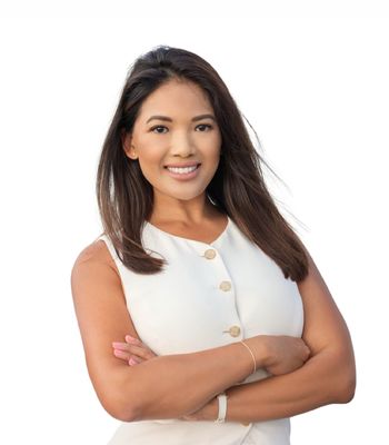 Portrait of Lele Engel, REALTOR®.